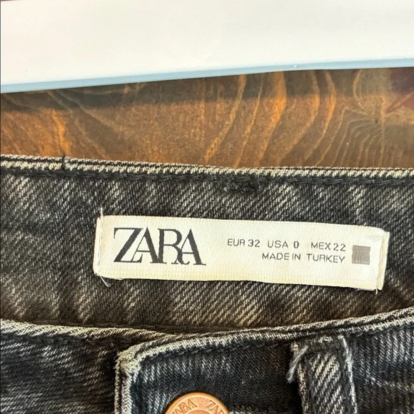 Zara High Rise Black Ripped Jeans - Picture 2 of 3